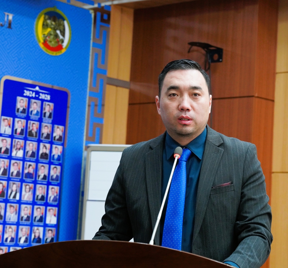 Сүхбаатар дүүрэг: Төрийн өмчийн 19 сургуульд 199ш зөөврийн компьютерийг хүлээлгэн өглөө