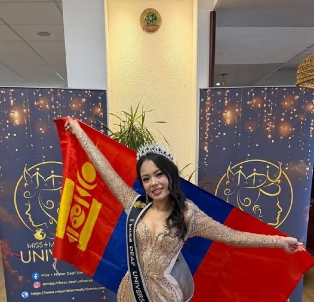 Мисс Б.Сэргэлэн “Шилдэг үндэсний хувцастай мисс”-ээр шалгарлаа