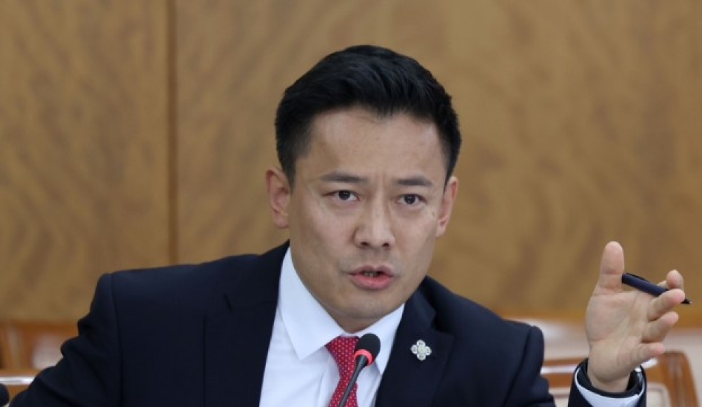 ХЭН ЮУ ХЭЛЭВ| УИХ-ын гишүүн О.Батнайрамдал: Б.Энхбаяр та хүний ёсоор ажлаа өгөөд шалгуул!