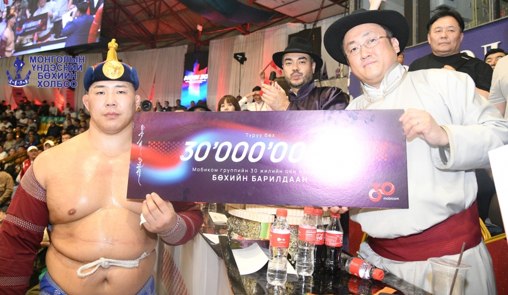 Чансаа өндөр 128 бөхийн барилдаанд О.Хангай аварга, халз барилдаанд Э.Батмагнай арслан түрүүллээ