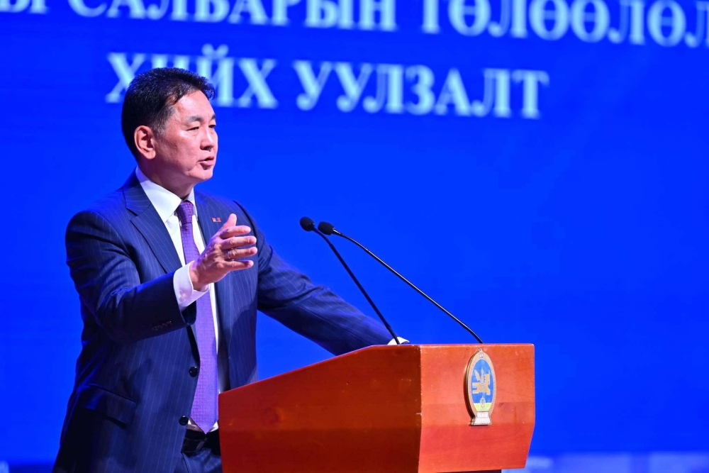 Ерөнхийлөгч У.Хүрэлсүх өрхийн эрүүл мэндийн төвийн эмч, ажилтнуудтай уулзлаа