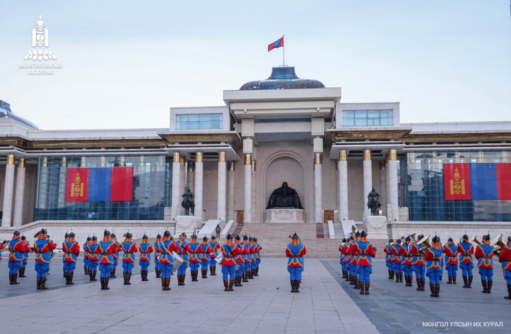 Монгол Улсын Төрийн далбааг мандуулах ёслол үйлдэв