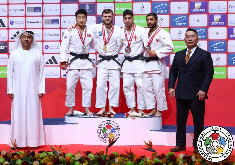 Э.Ариунболд “Абу Даби” Их дуулгаас мөнгөн медаль хүртлээ